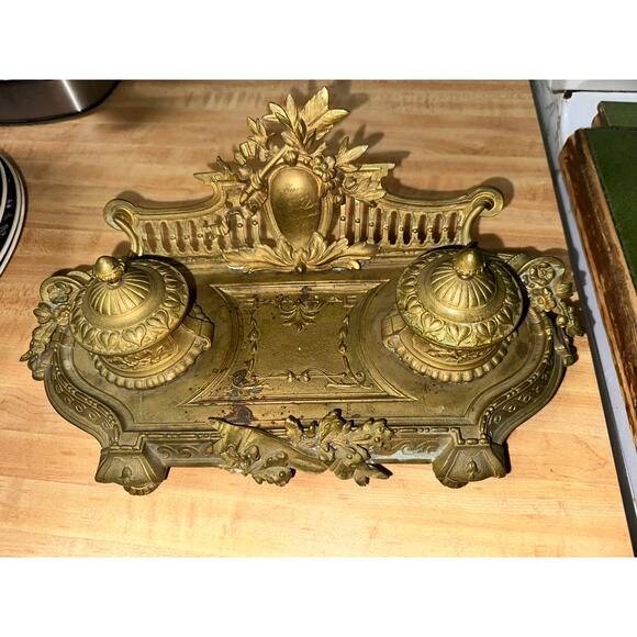 ANTIQUE 19TH CENTURY FRENCH BRASS DOUBLE INKWELL WITH GERMAN INSCRIPTION - Picture 9 of 11